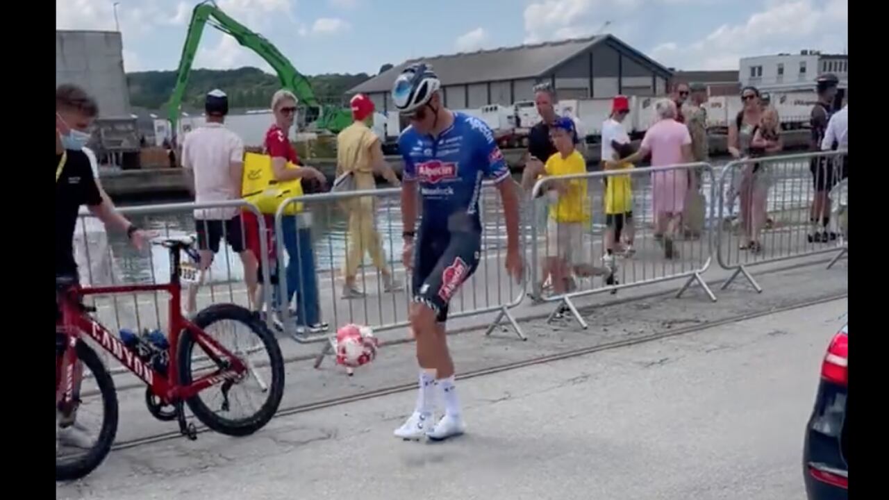 Mathieu Van der Poel del Alpecin Fenix haciendo 'ventiunita'