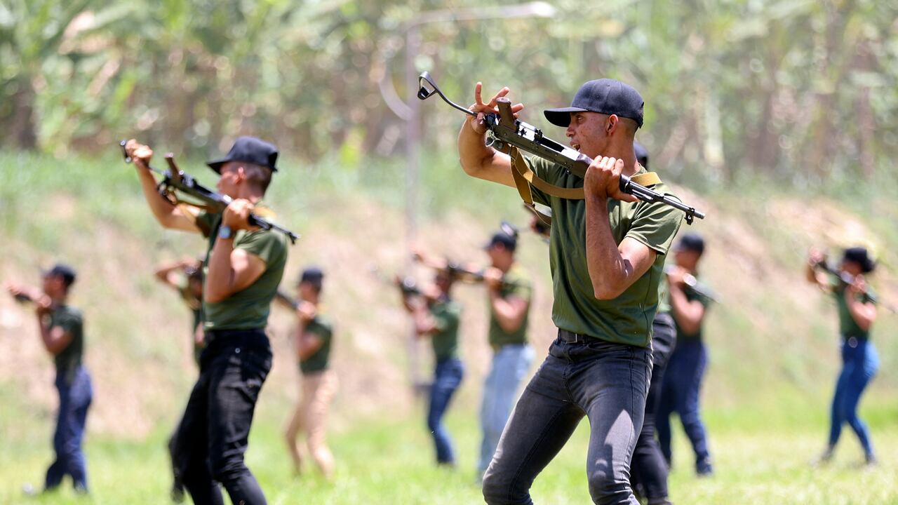 Amenaza directa de Venezuela: impactante video muestra a la Fuerza Armada venezolana en medio de ejercicios militares con fuego real