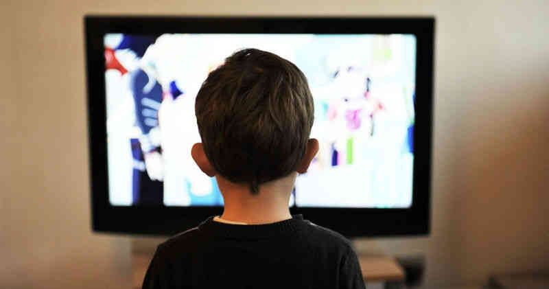 Los actuales televisores inteligentes permiten restringir el acceso a ciertas aplicaciones y filtrar contenido según la edad del usuario.