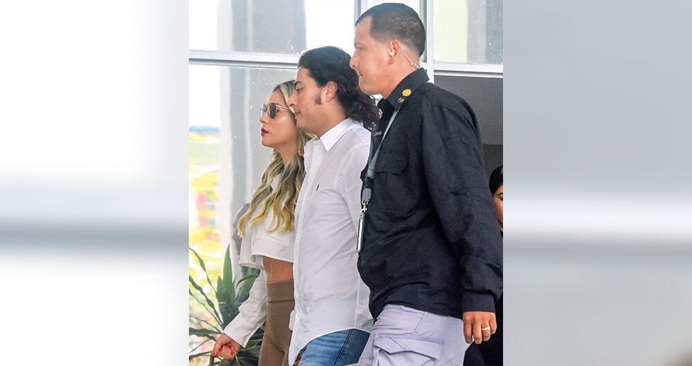   Contrario a la compleja situación de seguridad del juez Carbonó, Nicolás Petro, acusado de enriquecimiento ilícito y lavado de activos, sí cuenta con un gigantesco esquema de seguridad.