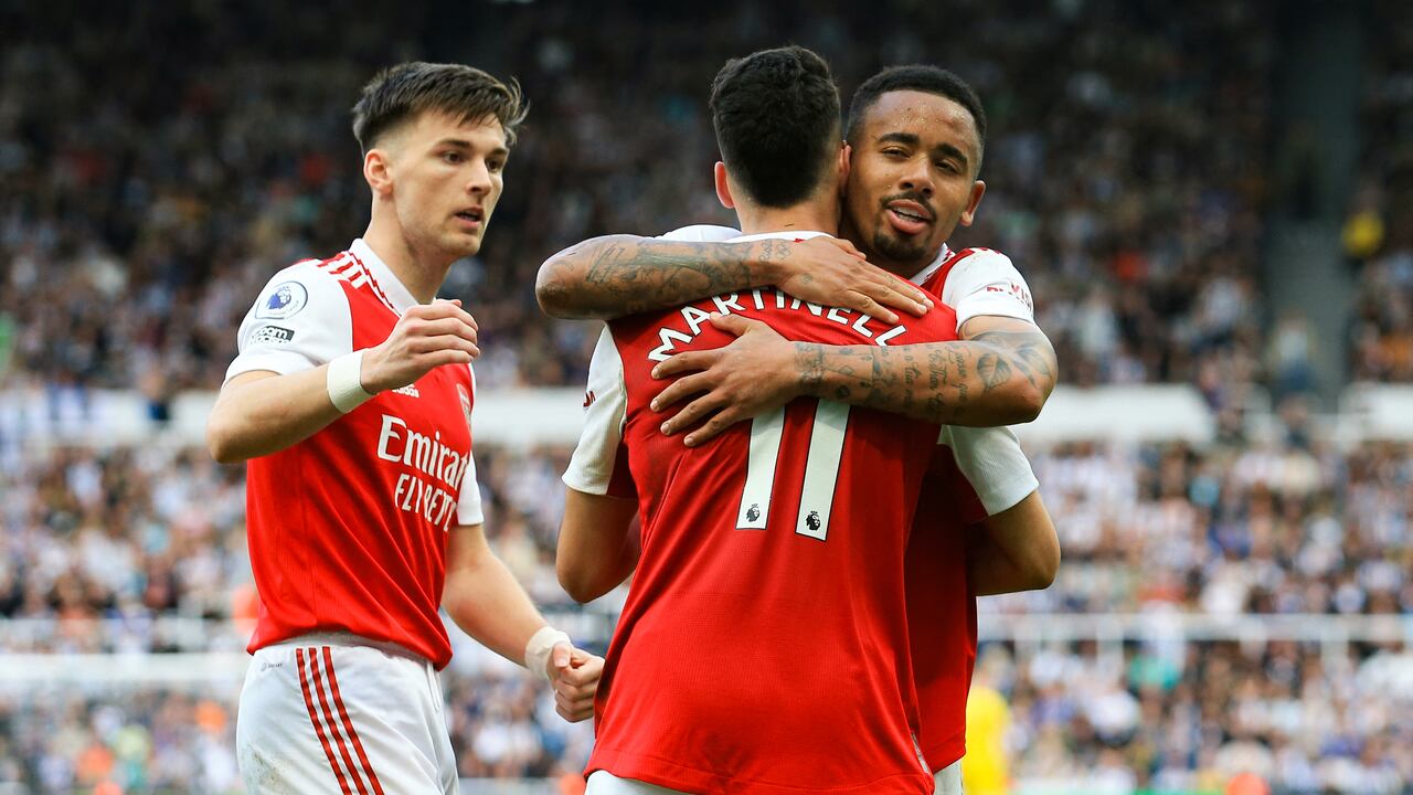 Arsenal quedó a un punto del líder Manchester City. Foto: AFP.