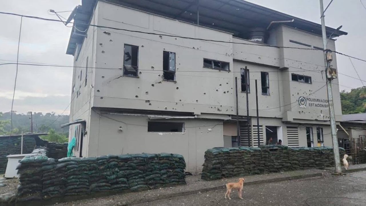 Así quedó la estación de Policía de Sipí, Chocó, tras el ataque del ELN; ningún uniformado salió herido.