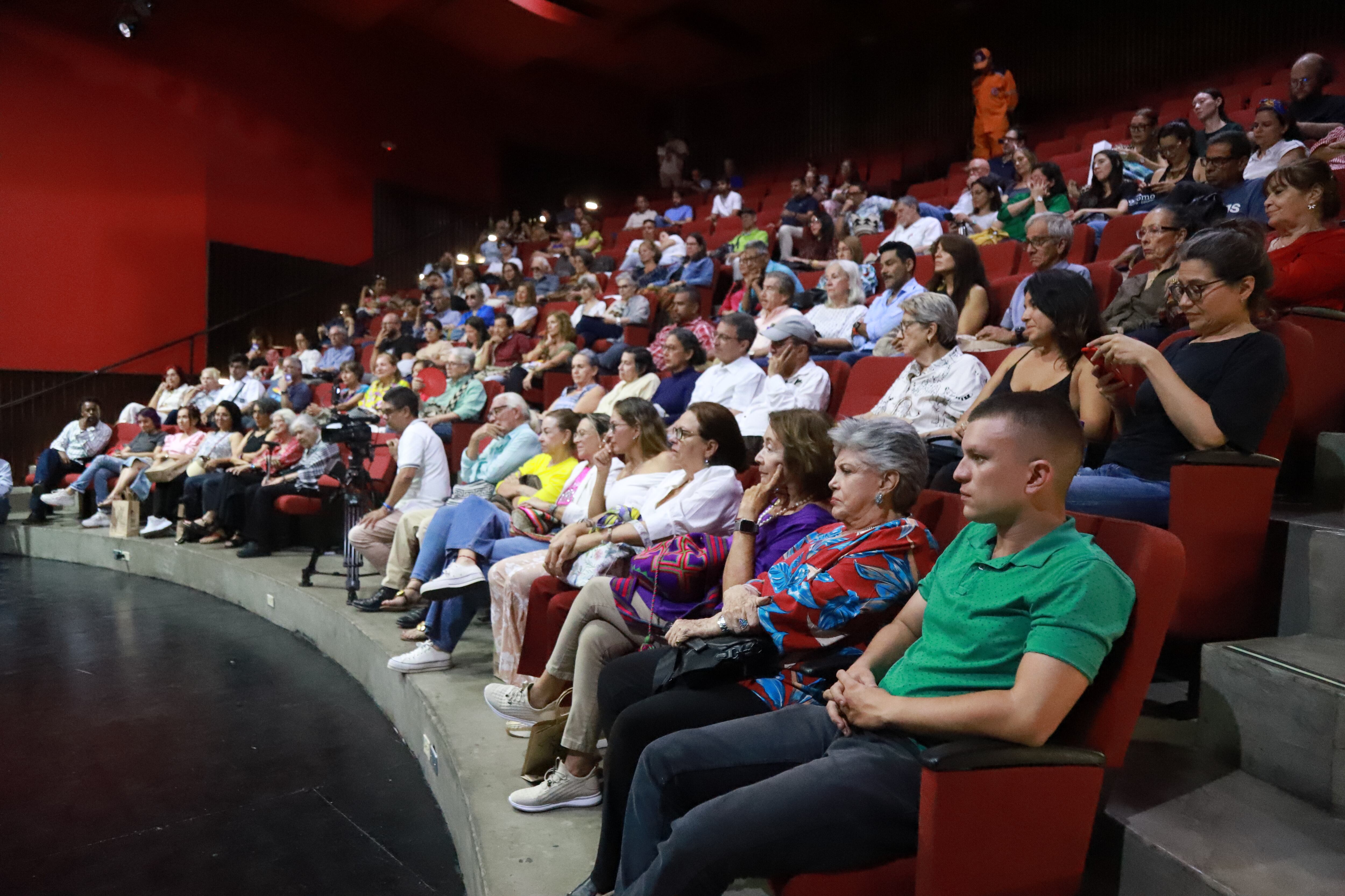 La programación del festival ofrecerá presentaciones de libros, eventos culturales, conversatorios, charlas magistrales, talleres con expertos y conciertos literarios. Entre las grandes plumas que participarán sobresalen el periodista chileno Juan Villoro, la colombiana Gloria Susana Esquivel y la peruana Micaela Chirif.