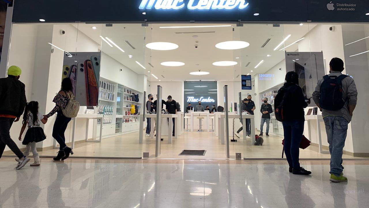 Una de las tiendas que abrió Mac Center durante la pandemia es la que está ubicada en el centro comercial Paseo Villa del Río.