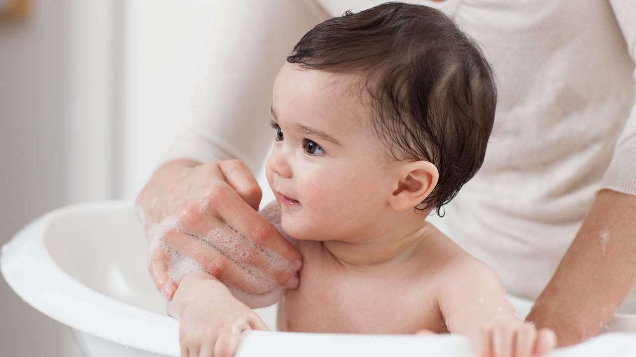 Bebé / Bañando a un bebé / Baño bebé