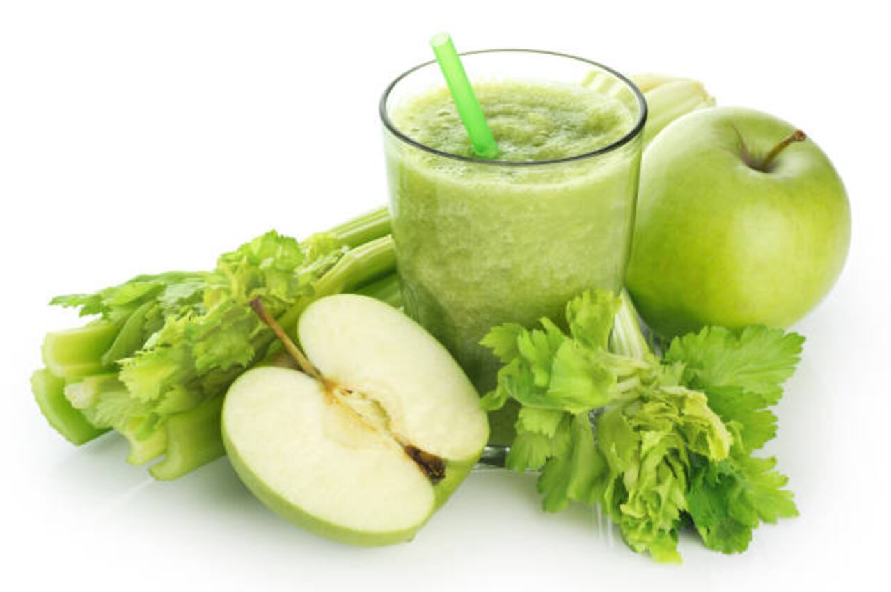 Jugo de manzana verde, betabel y apio.
