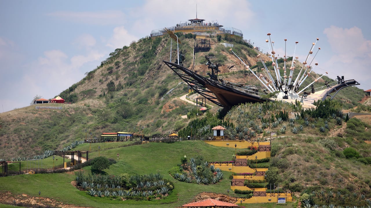 Desde el Páramo de Santurbán hasta la Ciénaga de Barrancabermeja, pasando por el turismo de aventura en San Gil y el cañón del Chicamocha, el departamento busca que el visitante prolongue su estadía explorando múltiples experiencias.