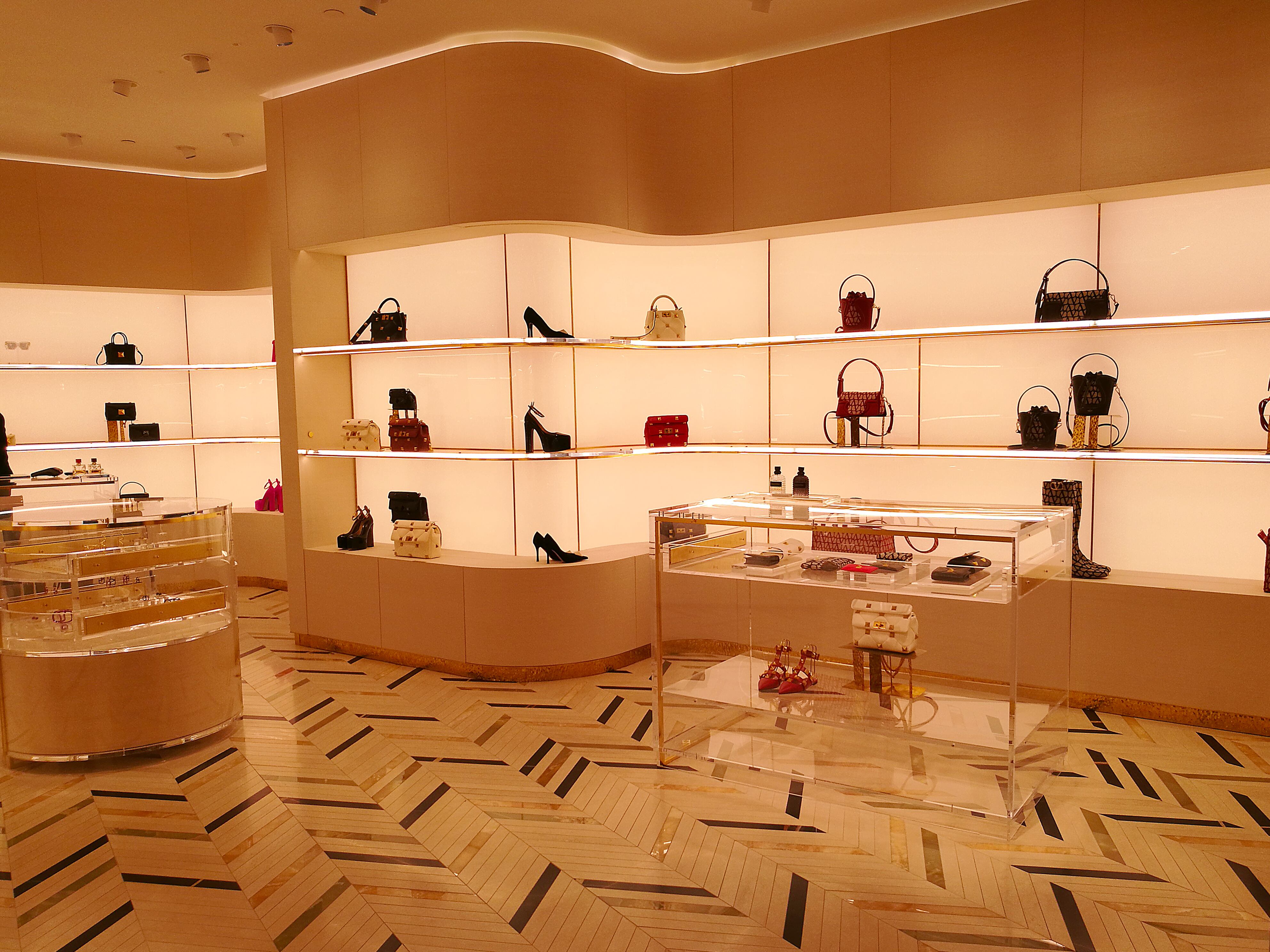 Con L'Atelier Sonore, Valentino no solo ofrece una experiencia de compra, sino que invita a los visitantes a sumergirse en un universo donde la moda, el arte y la música coexisten armoniosamente.