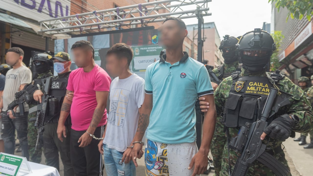 Los procesados fueron capturados en flagrancia y enviados a la cárcel por su presunta responsabilidad en los delitos de extorsión, tráfico de armas y de estupefacientes.