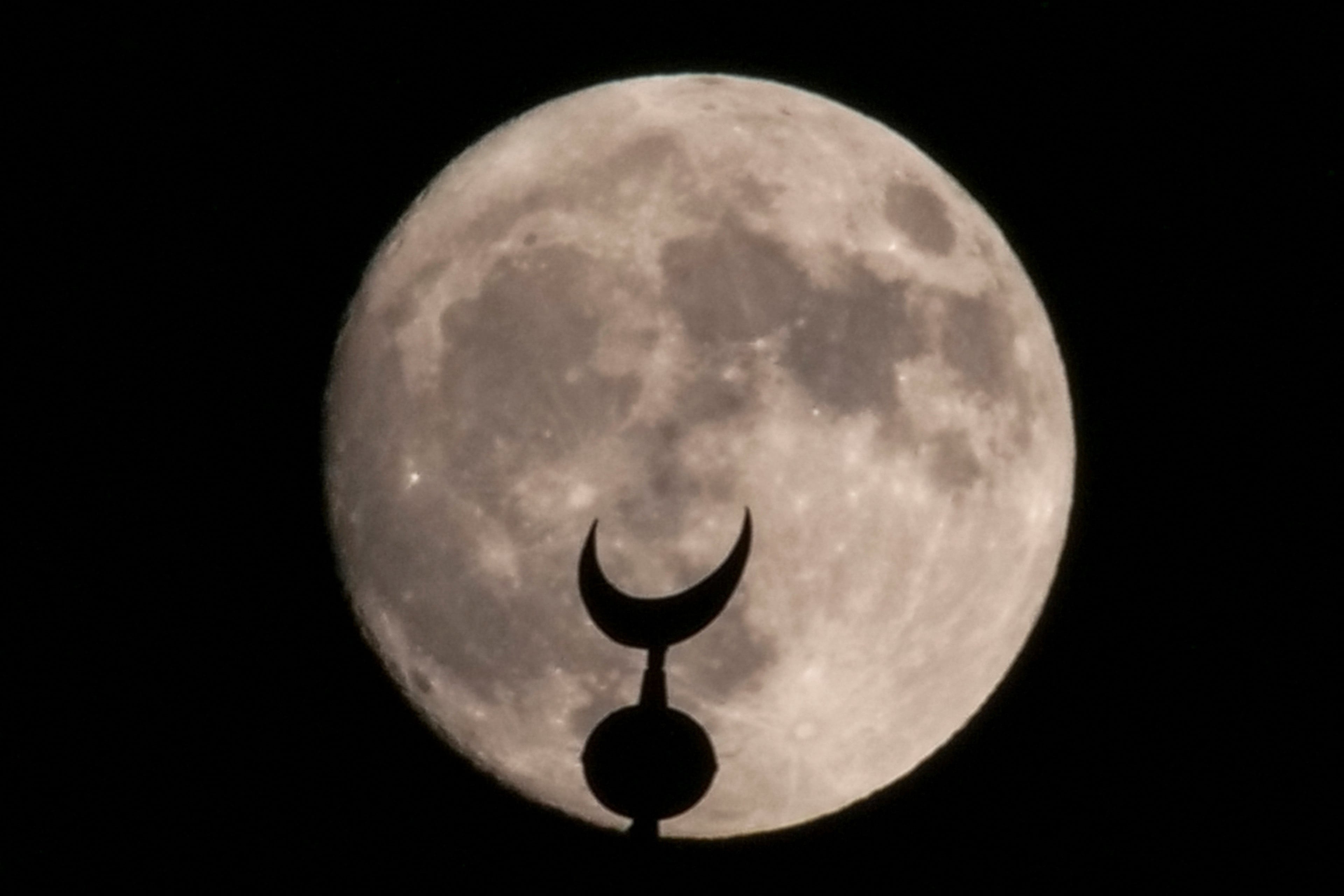 La Torre de David en Jerusalén se vio iluminada por la luna de esturión.