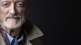 El novelista y periodista español Arturo Pérez-Reverte Gutiérrez posa durante una sesión fotográfica en París el 11 de junio de 2026. Joel Saget / AFP