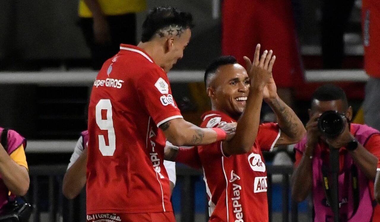 Sarmiento y Suárez celebran el segundo tanto ante Unión Magdalena.