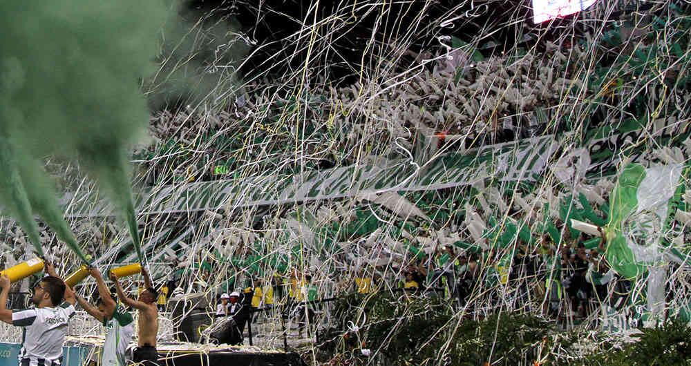 El impresionante recibimiento que le hizo su hincha a Atlético Nacional en el Estadio Atanasio Girardot. Fotografía: Pablo Monsalve/SEMANA.