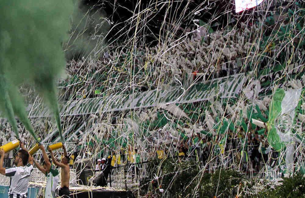 El impresionante recibimiento que le hizo su hincha a Atlético Nacional en el Estadio Atanasio Girardot. Fotografía: Pablo Monsalve/SEMANA.