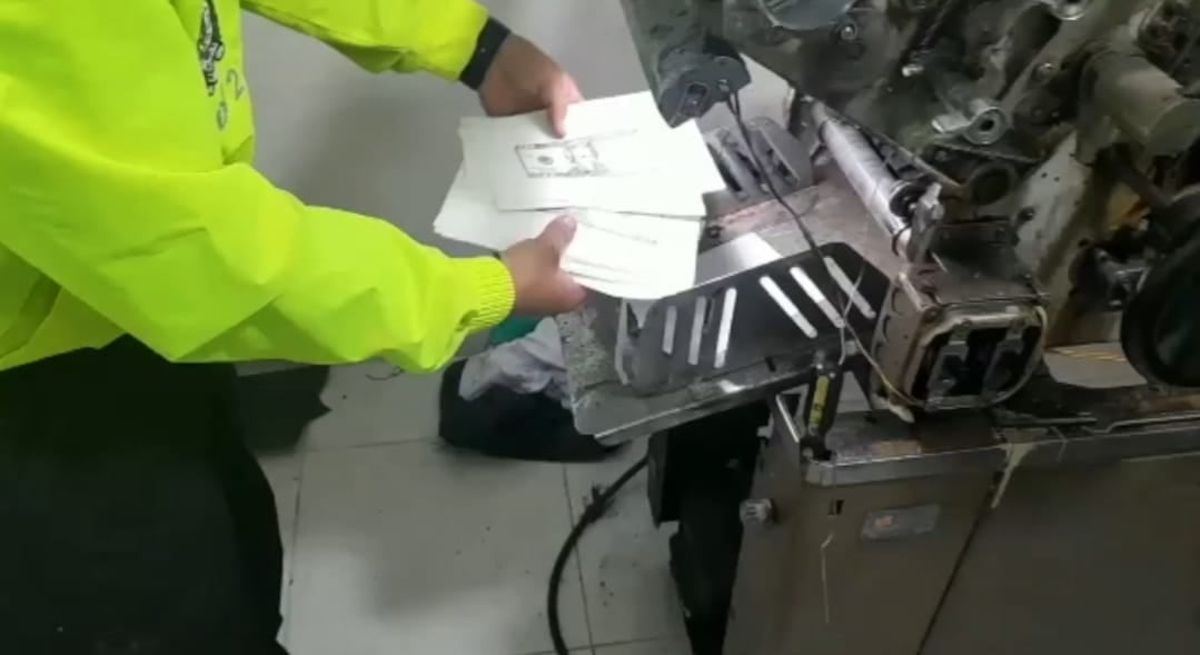 En esta máquina la red imprimía los dólares falsos en Medellín y luego los enviaba a zona de frontera.