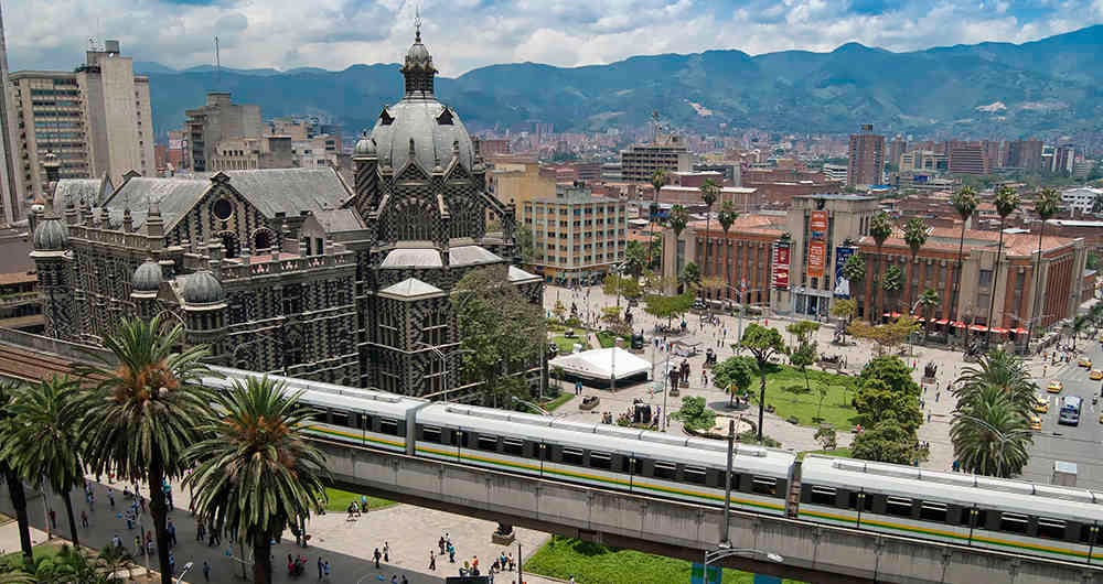 El pico y placa en Medellín aplica de lunes a viernes. 