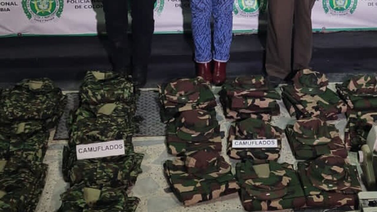 Descubren fábrica en Bogotá donde ‘Los Bad Boys’ producían uniformes para disidencias; se los pagaban con droga que después vendían en la capital