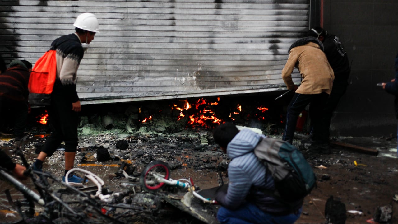 La muerte de un dirigente campesino durante un enfrentamiento con la policía enardeció a los manifestantes en Cusco.