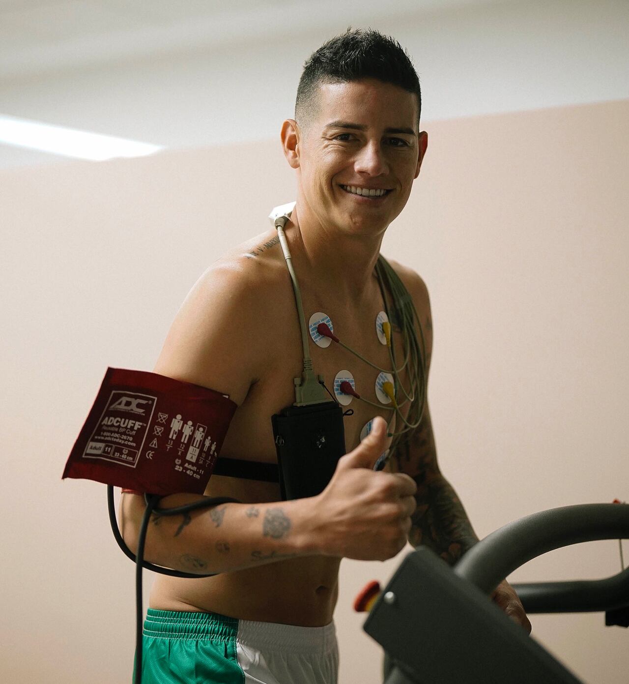 James Rodríguez haciendo sus pruebas físicas con el Club León