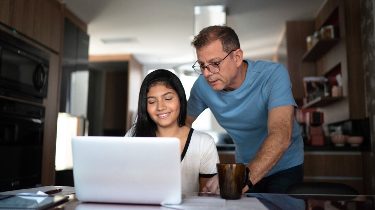 Uno de cada cinco adultos en los países de la Ocde no ha obtenido la educación secundaria superior y, en algunos países, una parte significativa de los niños abandona la escuela antes de tiempo.