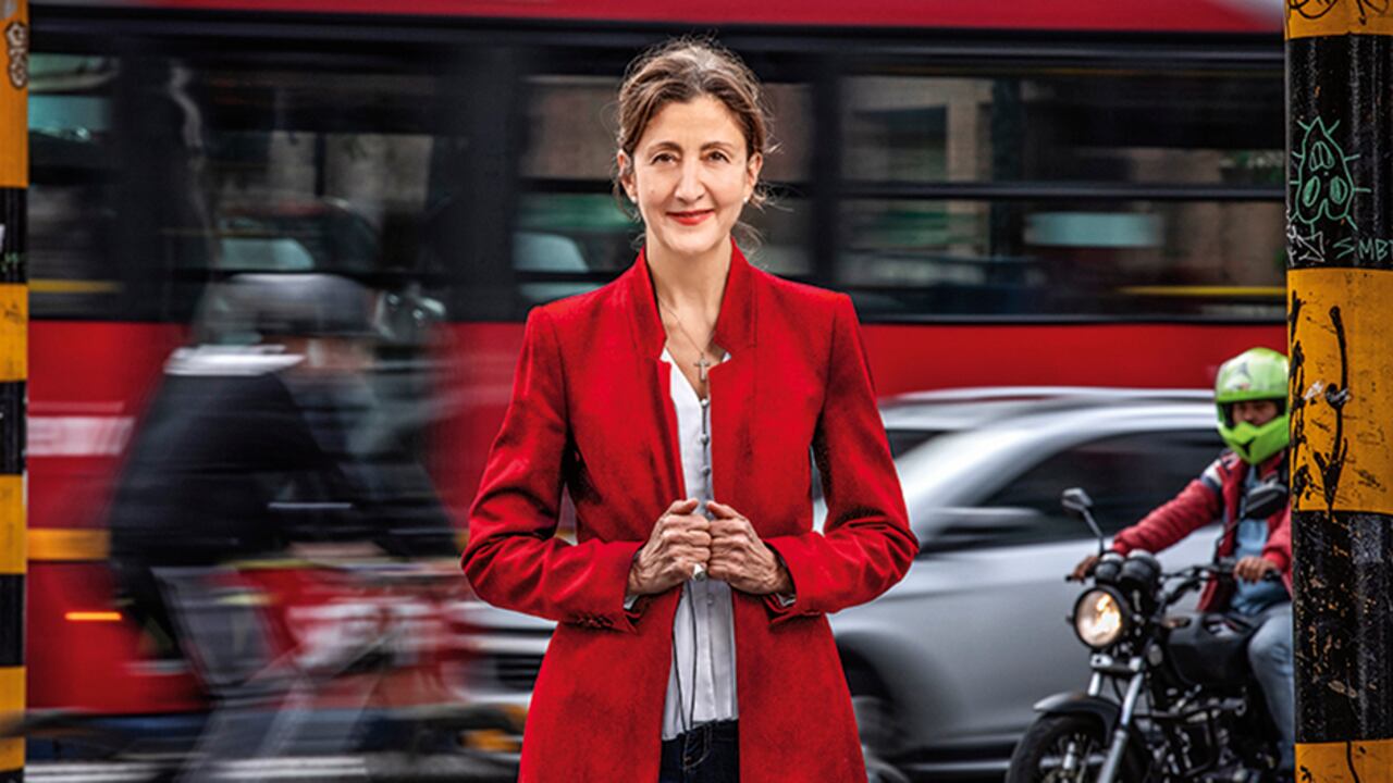 La candidata presidencial admite que se ha reunido con líderes del Centro Democrático y del Pacto Histórico, pues busca crear un frente multipartidista para luchar contra la corrupción.