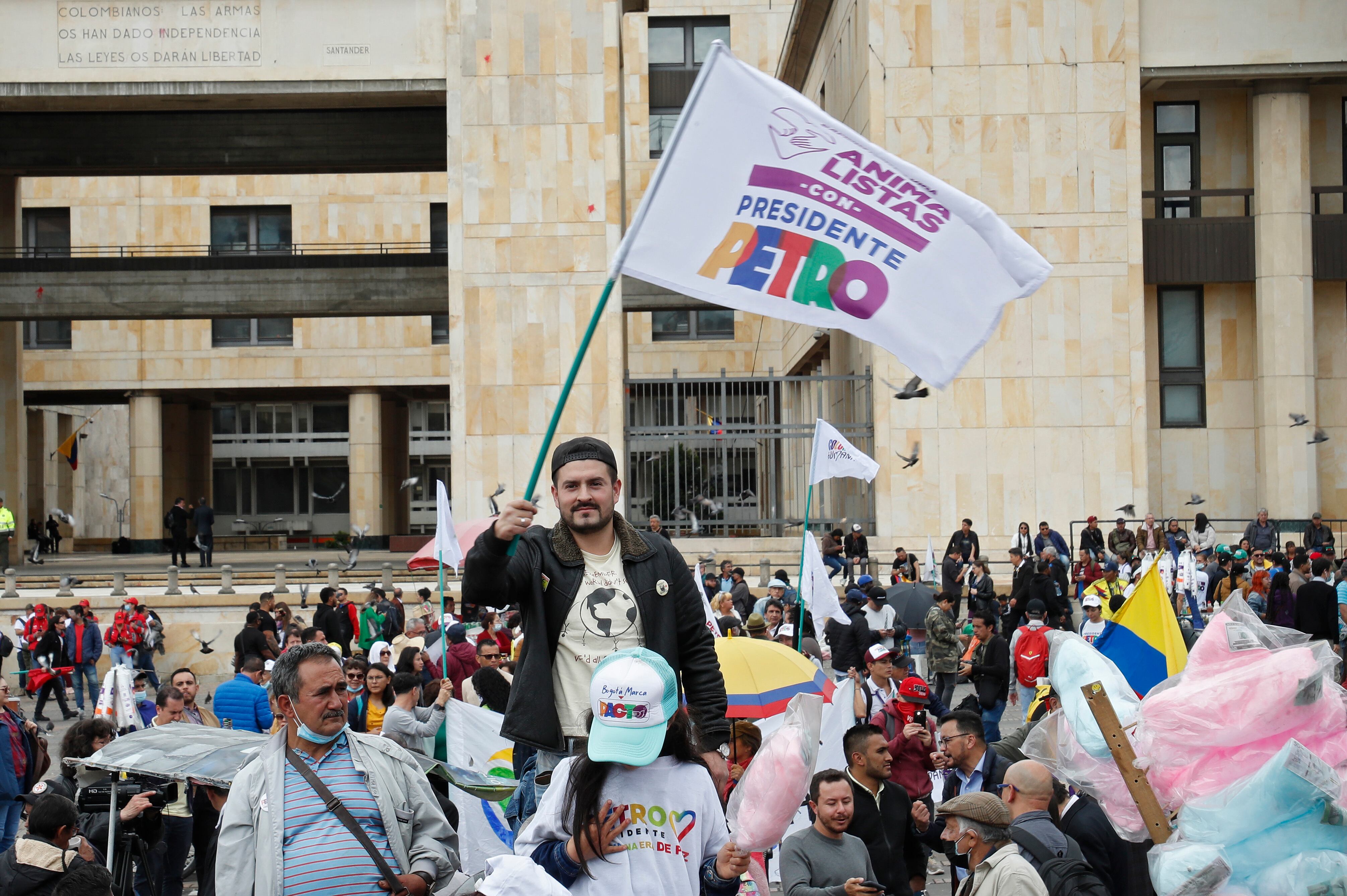 Marcha a favor del presidente Petro por sus 100 días de gobierno
Bogota nov 15 del 2022
Foto Guillermo Torres Reina / Semana
