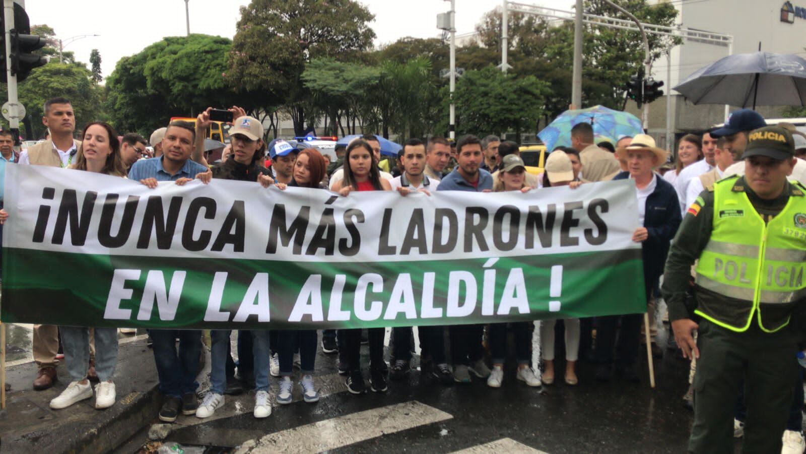 La arremetida es contra la administración municipal.