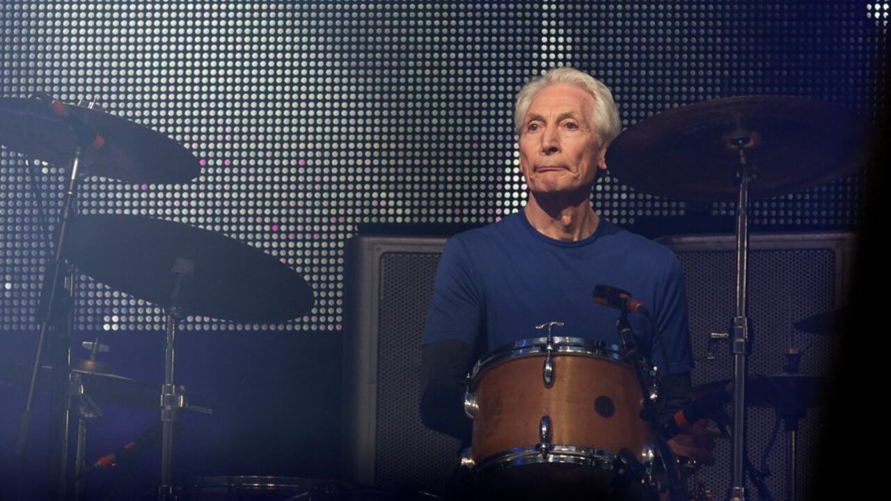 Charlie Watts, baterista de los Rolling Stones fallecido. (Photo by ANDREW COWIE / AFP)