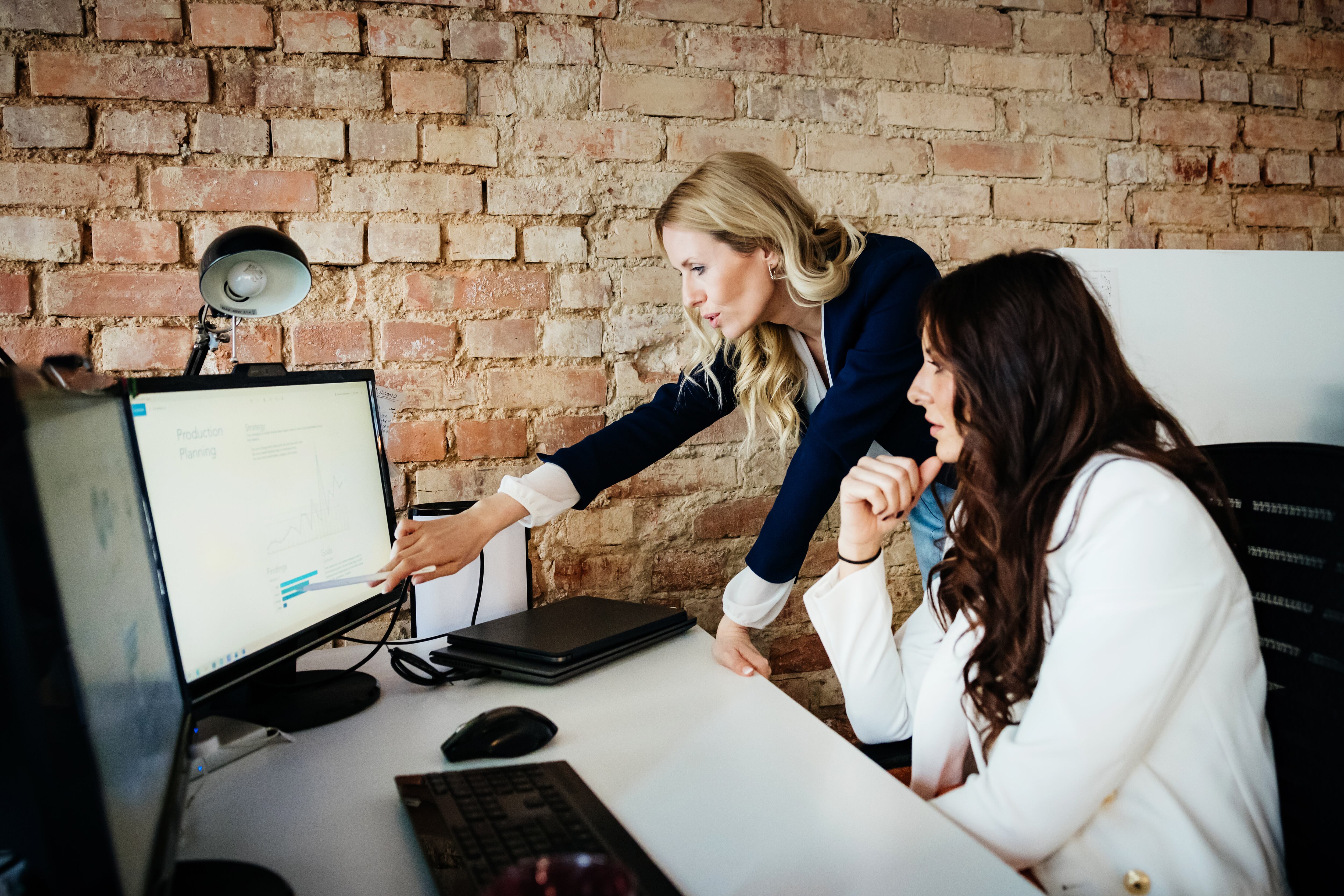 Trabajar con doble pantalla puede optimizar el tiempo de cada tarea.