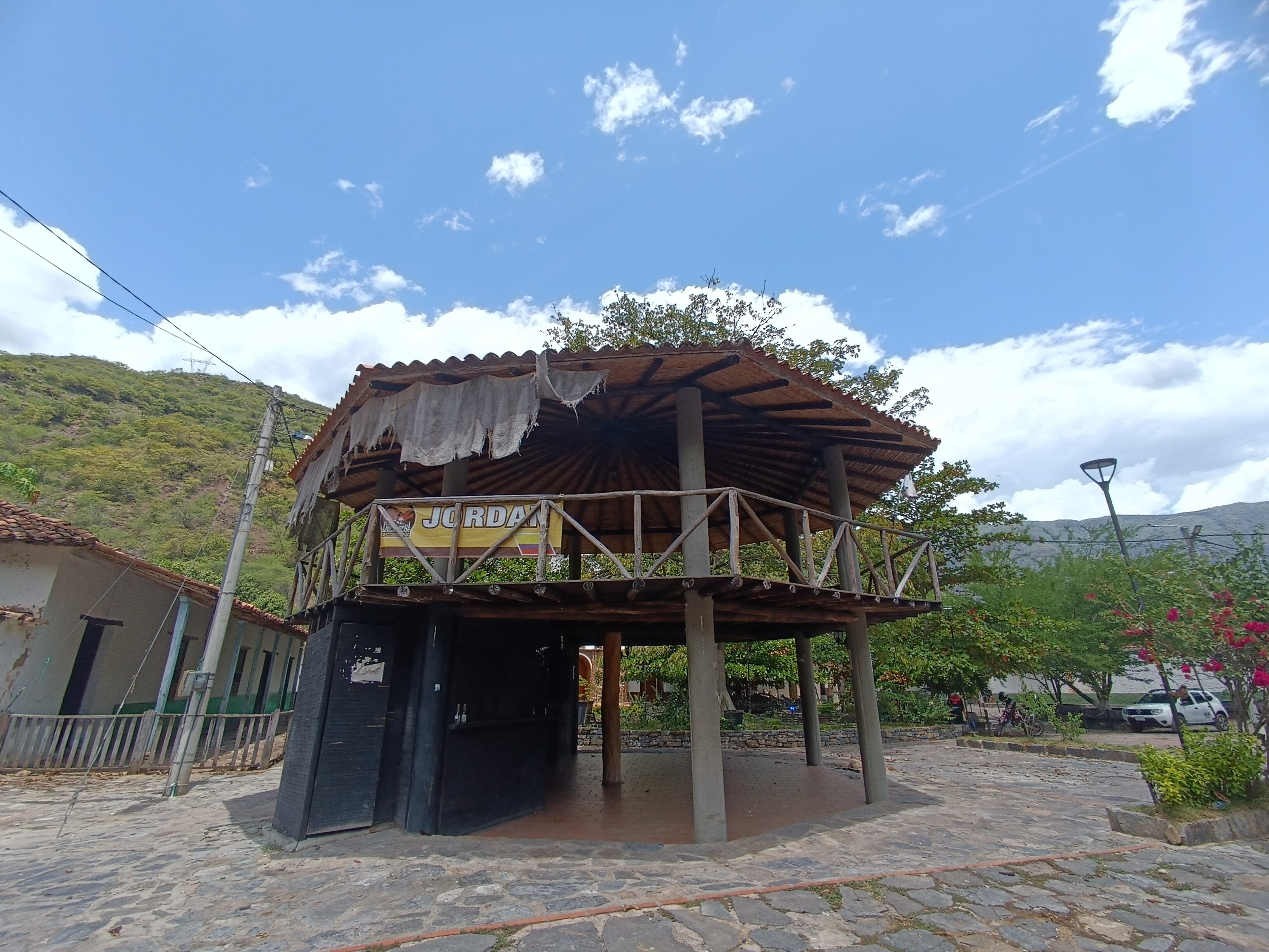 En el parque de Jordán se encuentra un kiosco que ya no se usa, la Alcaldía lo tiene en arriendo.