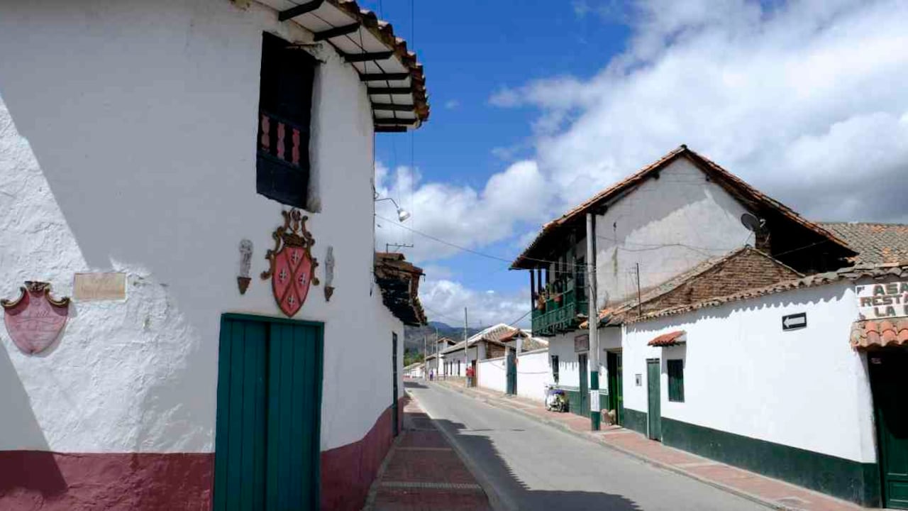 El municipio de Iza no solo es reconocido por su arquitectura colonial, sino además por su industria gastronómica basada en los postres. Foto: Santiago Escobar Jaramillo/Revista Semana