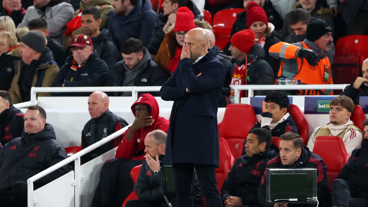Arne Slot preocupado por el resultado en contra en Anfield ante el PSV.