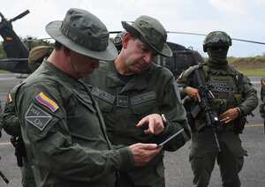 Tuluá: Situación de orden público en Tuluá. Consejo de Seguridad, comandante de la Policía General William René Salamanca Ramírez. Junto alcalde de Tuluá, Gustavo Vélez. foto José L Guzmán. El País