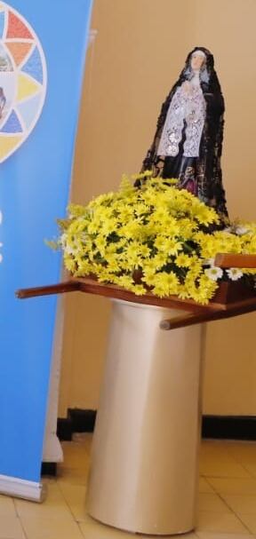 Las imágenes de los santos son adornadas para los distintos eventos religiosos