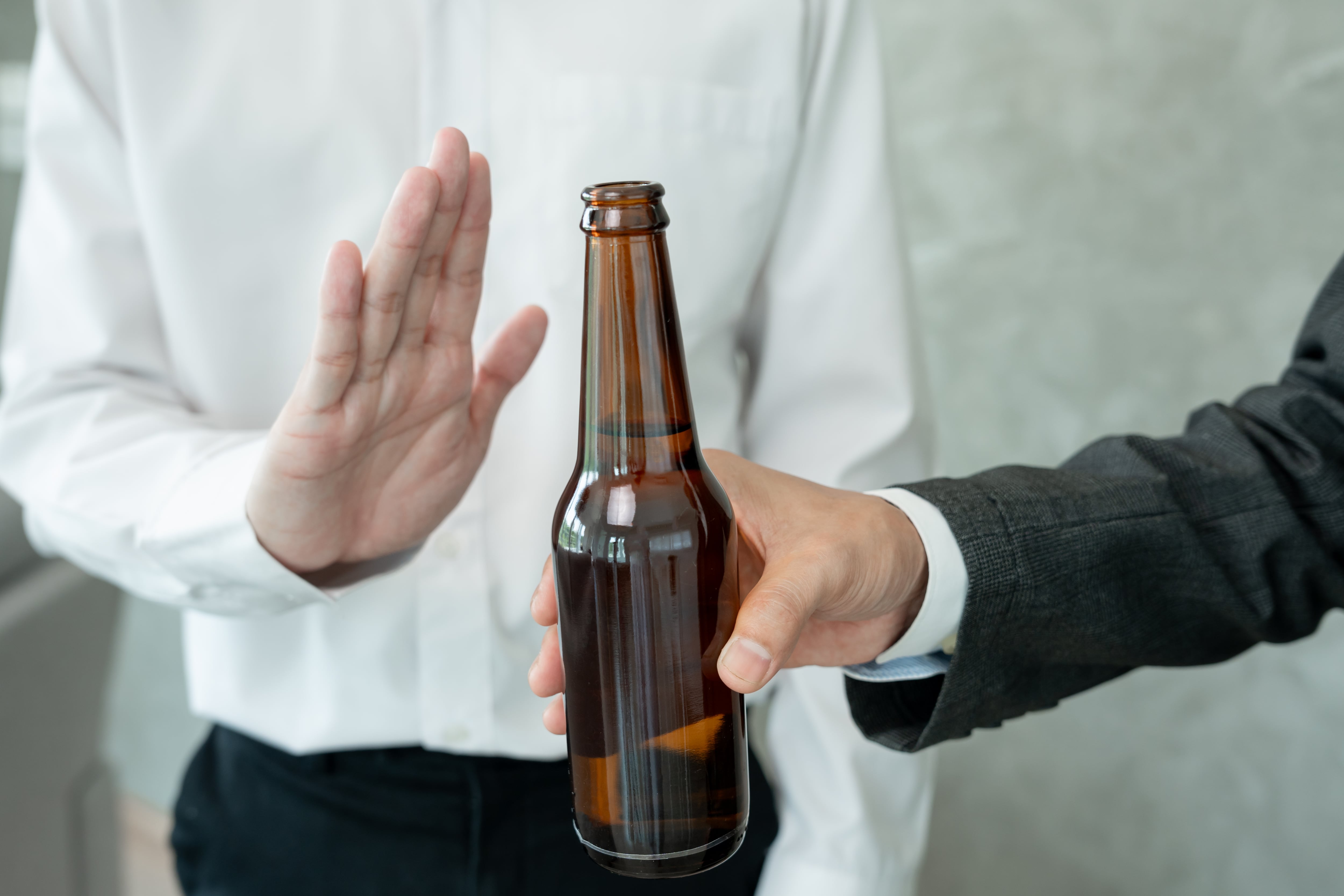 Las autoridades podrán imponer multas, decomisar licor y cerrar establecimientos que incumplan la ley seca durante las elecciones presidenciales de 2026.