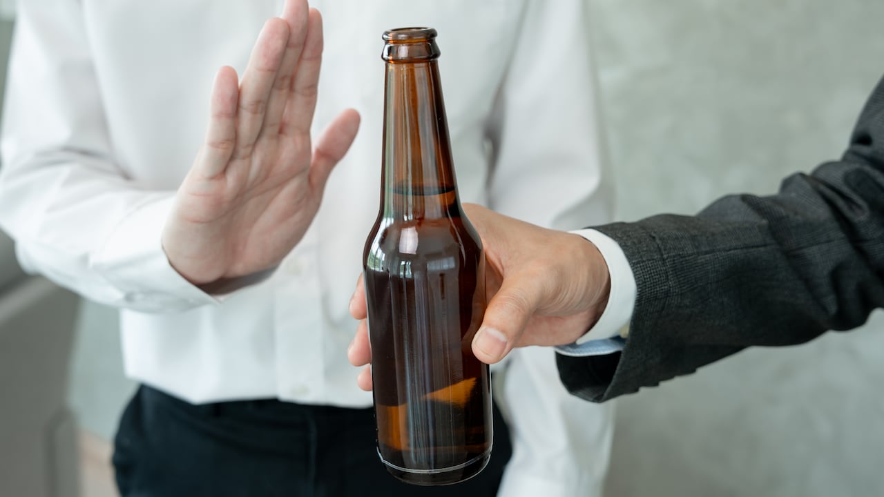 Las autoridades podrán imponer multas, decomisar licor y cerrar establecimientos que incumplan la ley seca durante las elecciones presidenciales de 2026.
