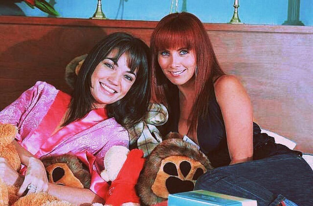 Sandra Beltrán y María Adelaida Puerta en el rodaje de 'Sin tetas no hay paraíso'