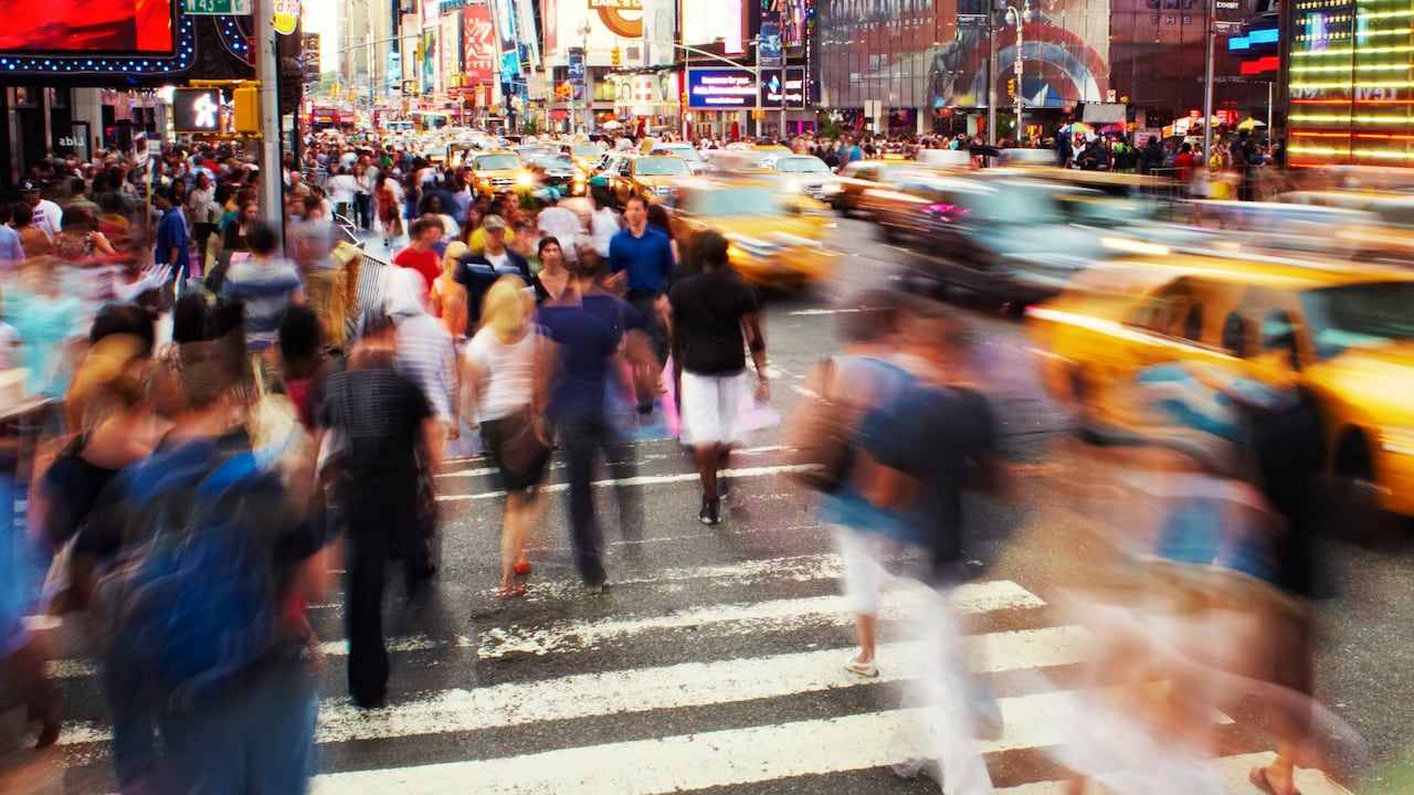 Según las proyecciones de la organización, se espera que la tasa de actividad se recupere parcialmente este año, hasta situarse justo por debajo del 59,3 %, casi un punto porcentual por debajo de su nivel de 2019.