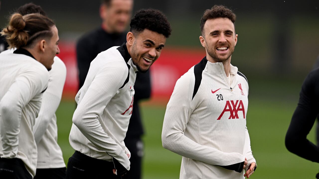Diogo Jota y Luis Díaz sonrientes mientras permanecían juntos en Liverpool