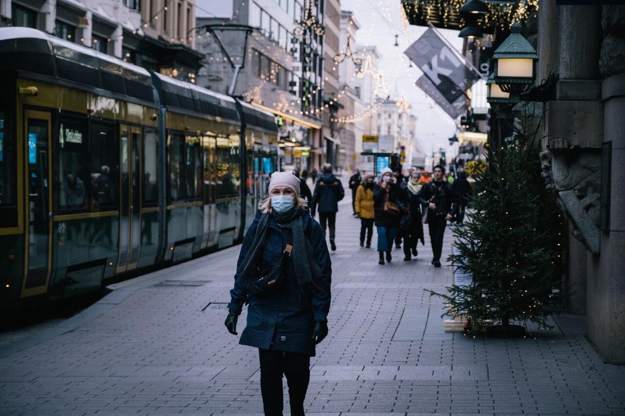 Por repunte de casos de coronavirus, Finlandia declara estado de emergencia