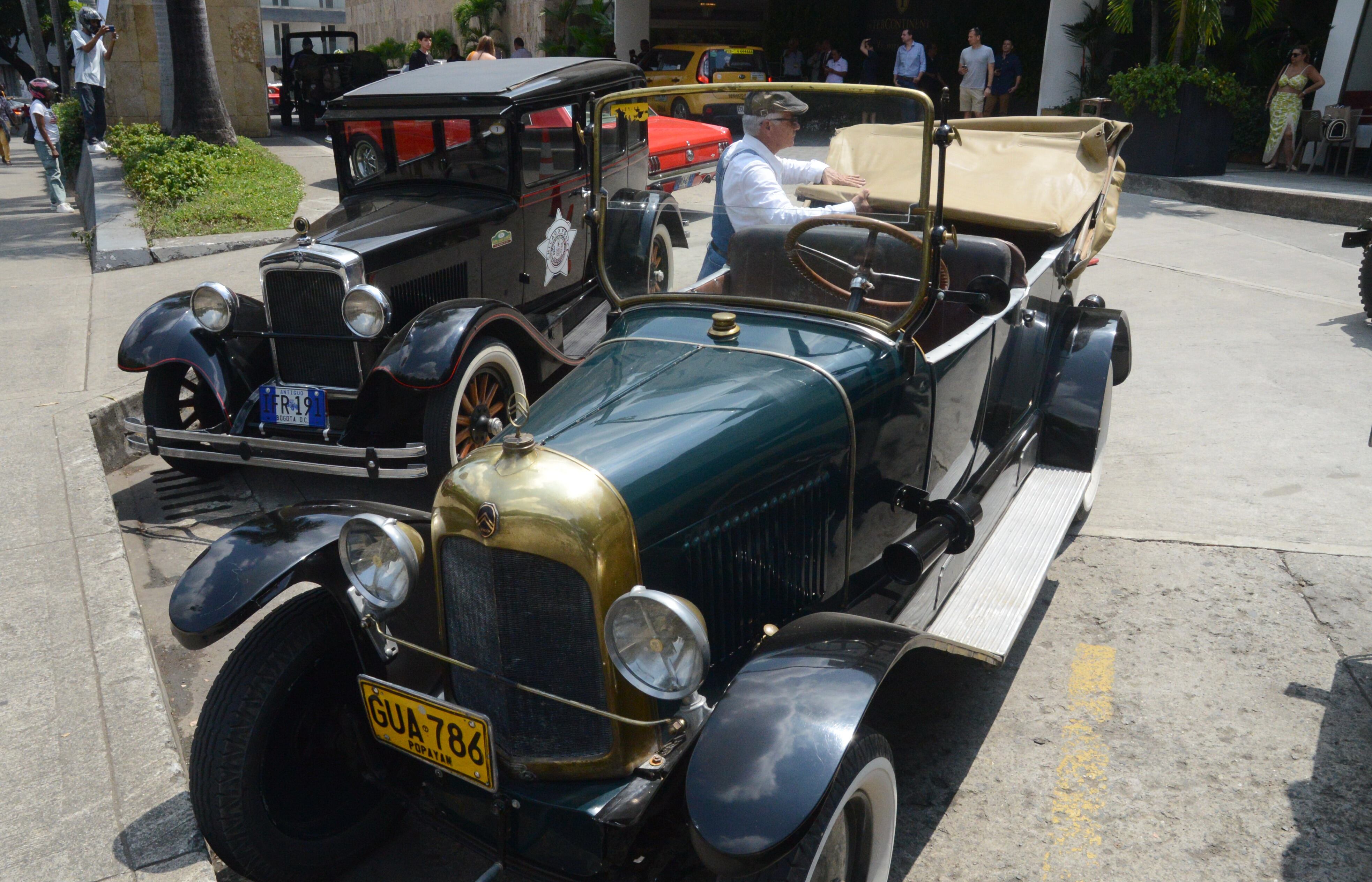Cali: Por primera vez Encuentro Nacional de Autos Antiguos con la participación de más de cien carros antiguos de todo Colombia. foto José L Guzmán. EL País