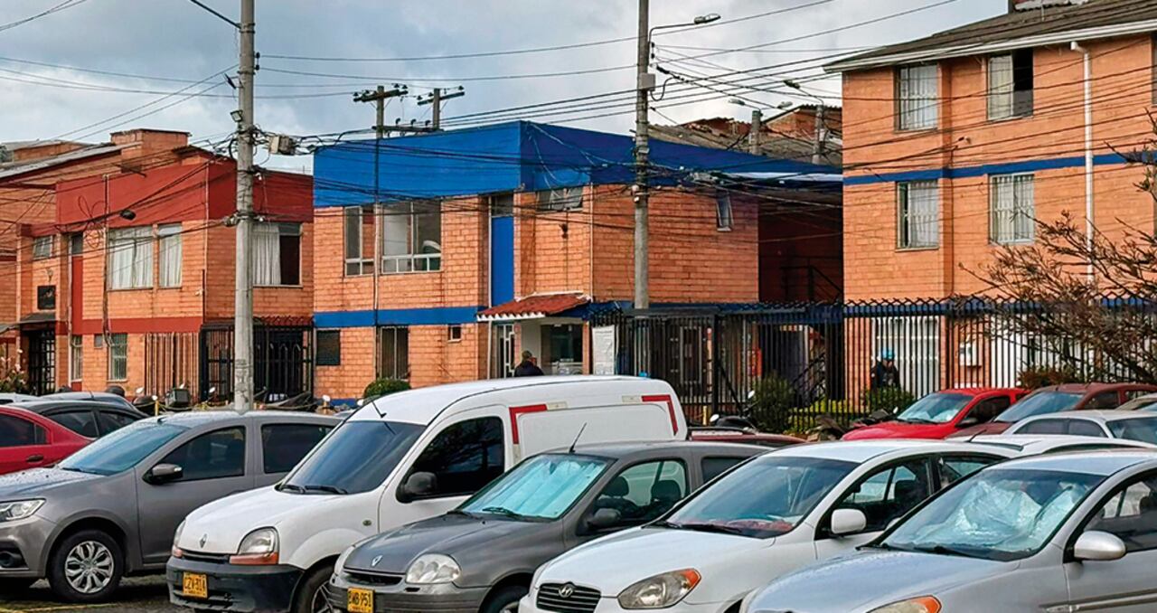 La casa donde vivía el menor con su abuela está ubicada en el barrio Villas de Alcalá, frente a una de las ollas de microtráfico más grandes de la zona. Allí habría sido reclutado.