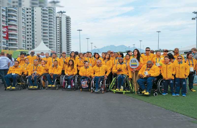 8 medallas ha ganado Colombia en la historia de los Juegos Paralímpicos,  que se celebran desde 1960. Arnhem, 1980:  Pedro Mejía, medalla de oro en 100 metros pecho Arnhem, 1980:  Pedro Mejía, medalla de  bronce en 100 metros espalda Beijing, 2008:  Elkin Serna, medalla de plata  en maratón Beijing, 2008:  Moisés Fuentes, medalla de bronce en 100 metros pecho Londres, 2012:  Elkin Serna, medalla de plata  en maratón Londres, 2012:  Moisés Fuentes, medalla de plata en 100 metros pecho