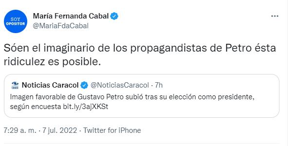 El trino de María Fernanda Cabal criticando los resultados de la encuesta sobre la favorabilidad de Gustavo Petro.