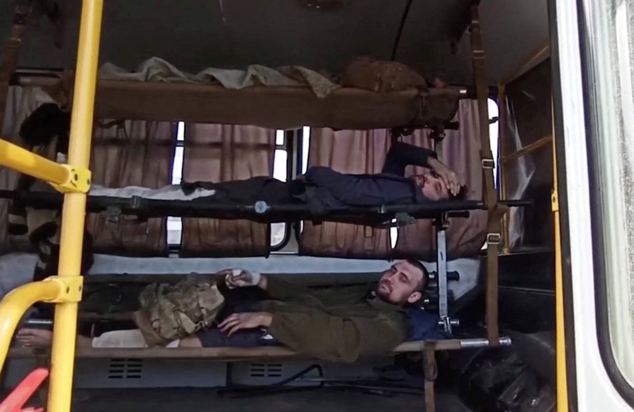 En imágenes : Más tropas ucranianas se rinden en Mariupol