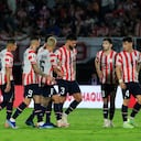 Jugadores de Paraguay abandonan el campo en el descanso de un partido de clasificación para la Copa Mundial de la FIFA 2026 entre Paraguay y Colombia en el Estadio Defensores del Chaco el 21 de noviembre de 2023 en Asunción, Paraguay.