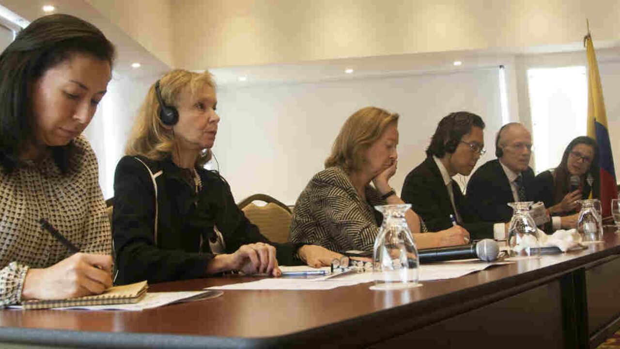 Algunos de los investigadores que asistieron al evento. De izquierda a derecha: Raquel Bernal, Sharon Lynn Kagan, Emily Vargas Barón, Hirokazu Yoshikawa y Steven Barnett.