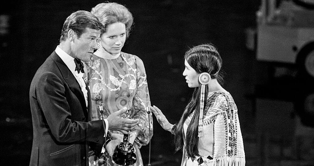 Sacheen Littlefeather en la entrega de los Premios Óscar de 1973.