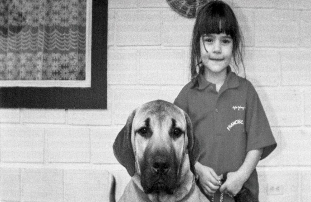 Su primera mascota  y compañero de "juegos terrestres" se llamaba Barney.