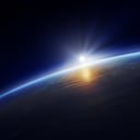 De momento, la convivencia cósmica entre el Sol y la Tierra es de una sana distancia. Pero dentro de miles de años se producirá un "abrazo fatal" entre ambos, a menos que el viento solar diga lo contrario.